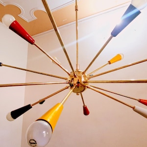 Lampadario Sputnik a 16 bracci multicolori dal design di metà secolo, lampada da soffitto in ottone realizzata a mano immagine 6
