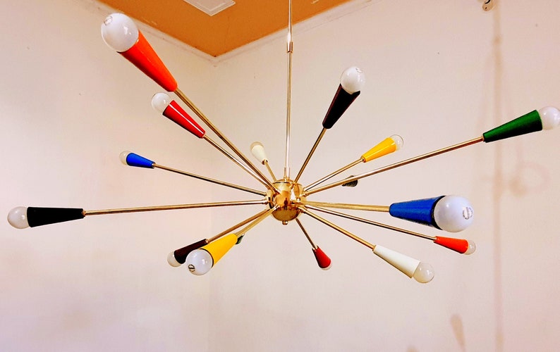 Lampadario Sputnik a 16 bracci multicolori dal design di metà secolo, lampada da soffitto in ottone realizzata a mano immagine 2