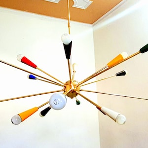 Lampadario Sputnik a 16 bracci multicolori dal design di metà secolo, lampada da soffitto in ottone realizzata a mano immagine 3