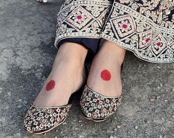 Juttis Mojari Punjabi multicolor hechos a mano para mujer / Sandalias Khusa para mujer / Plantilla de espuma cómoda / Regalo para ella / Por Sandal House