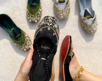 Handcrafted Women's Leather Punjabi Jutti Khusa Sandal | Pakistani Indian Footwear | Wedding Shoes | Gift For Her | Black Green Gold Silver