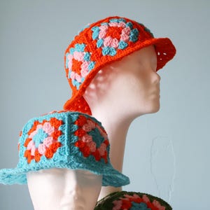 Cappello a secchiello quadrato da nonna all'uncinetto, fatto a mano, colorato, unisex.