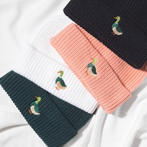 Beanie mit Entenstickerei: Unisex Wintermütze mit Waffelmuster