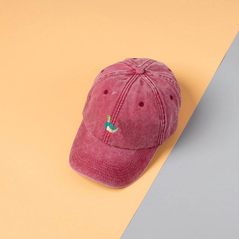 Motif de broderie canard bonnet en coton Brodé au Royaume-Uni Chapeau papa unisexe snapback style délavé vintage avec broderie canard Red