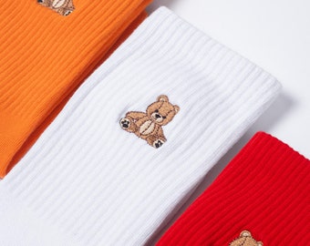 Bestickte Teddybär Socken - Unisex Baumwolle Crew Socken - Glücklich, niedlich, stilvolle Stickerei Bär Socke - Tolle Geschenkidee für Sie und Ihn