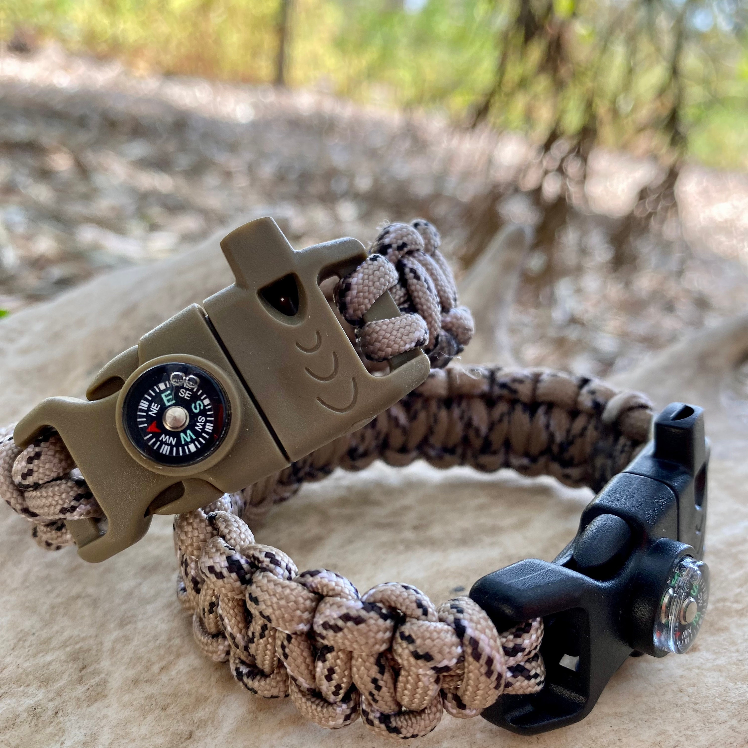 Pulsera paracord camuflaje con brújula, ¡En stock!