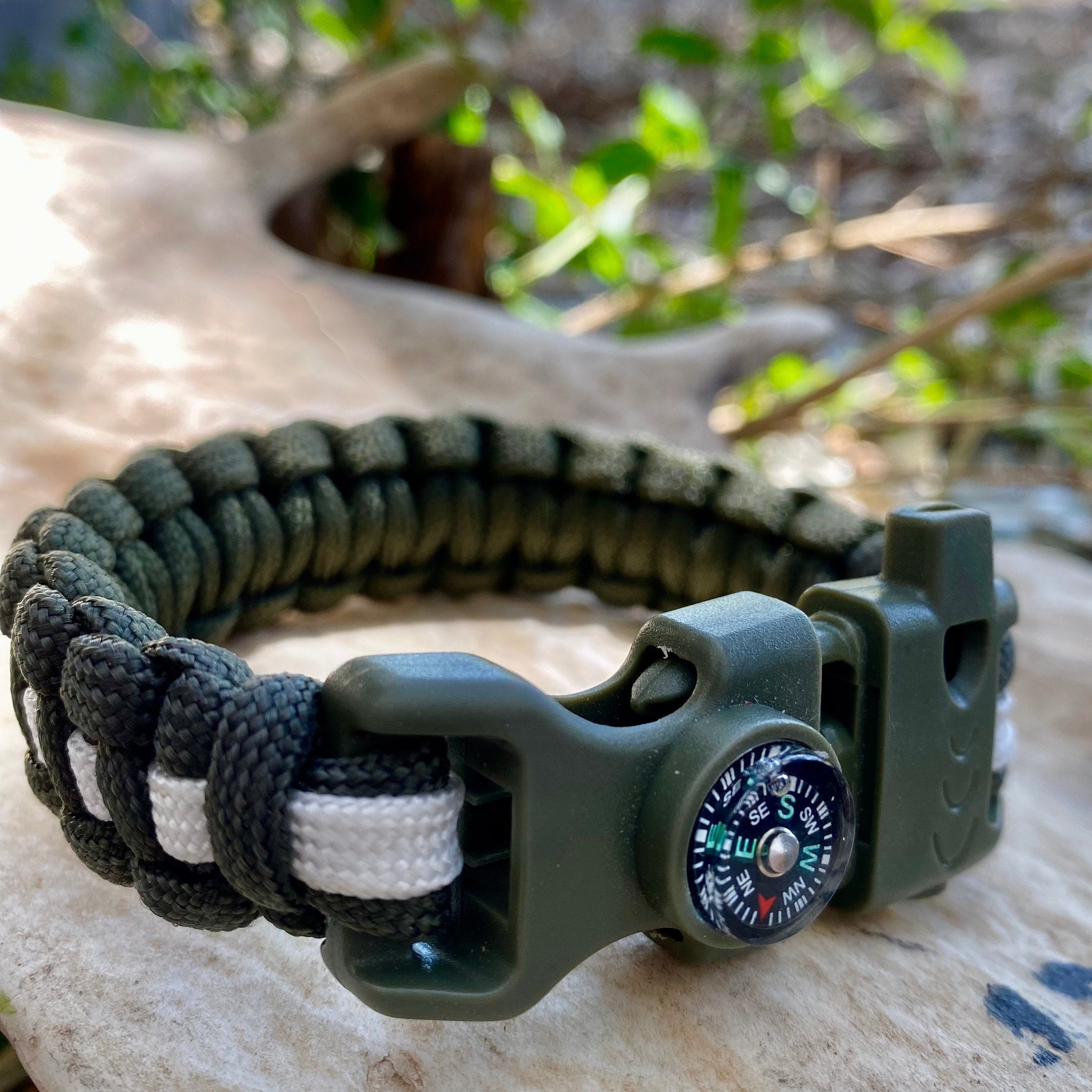 Manilla, Brazalete o Pulsera Paracord De Supervivencia Con Pedernal y  Silbato Ideal Para Pesca, Camping, Supervivencia y Más - The River Shark