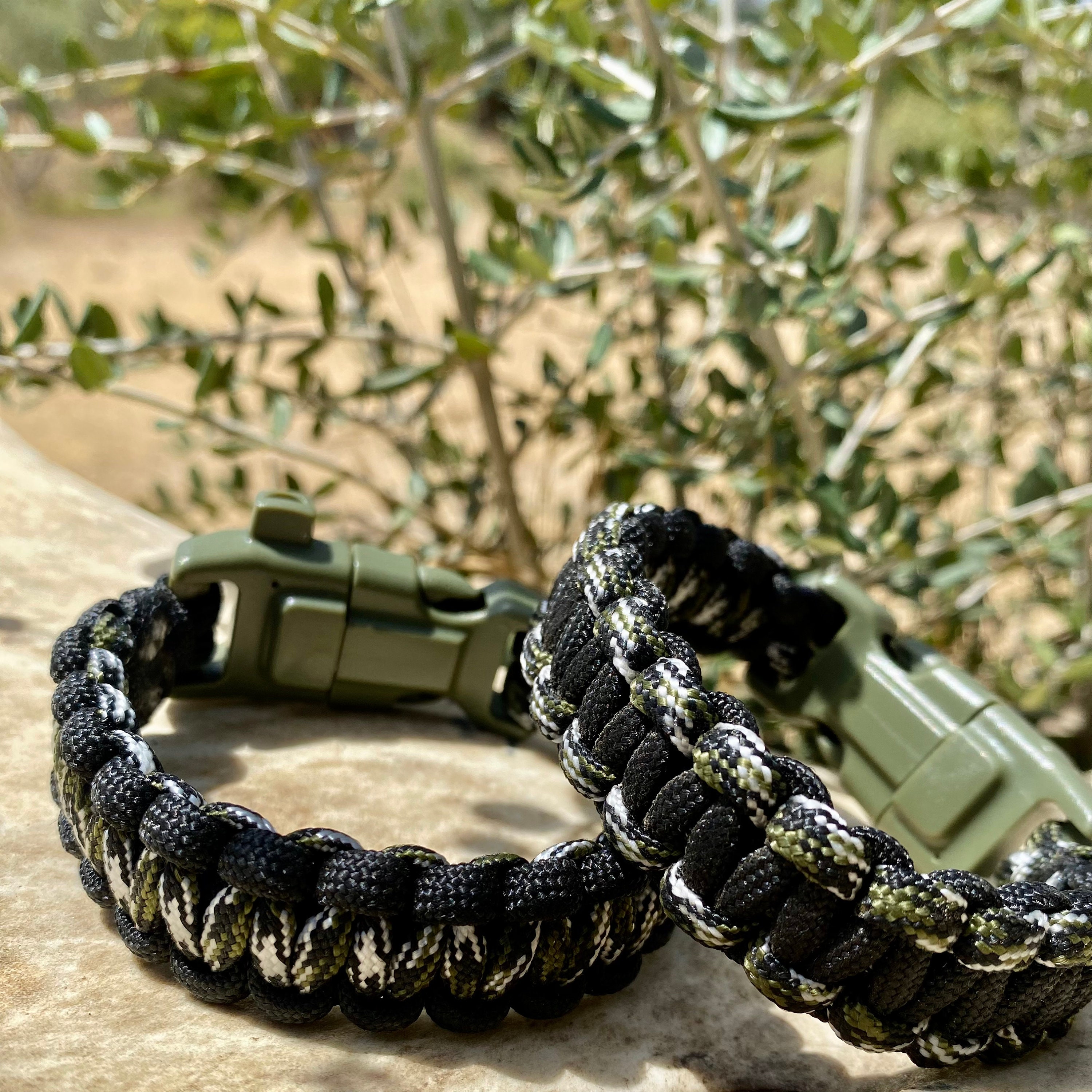 KUDAAL Paracord Bracelets Tactical Bracelet Survival Bracelet Straps Paracord Bracelet With Flag Pattern For Hiking, Camping, Fishing And Outdoor Activities, 2 PC