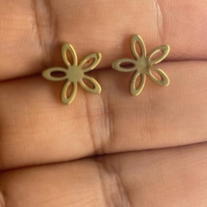 Hollow Flower Stud Earrings (2 Pairs), Stainless Steel, Hypoallergenic, Flower.