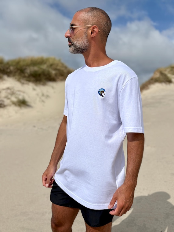 Surfer | Besticktes Bio Baumwoll T-Shirt | Stickerei