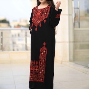 Girls Machine Stitched Tatreez Thoub