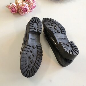 These vintage SPERRY TOP-SiDER PENNY LOAFERS are in GREAT condition 'cause they've never been worn.  Good looking black patent leather with white stitching and lug rubber sole.  Size 7.5. Don't forget to put a penny in the slot!