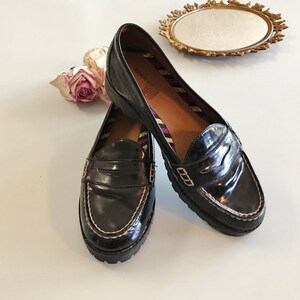 These vintage SPERRY TOP-SiDER PENNY LOAFERS are in GREAT condition 'cause they've never been worn.  Good looking black patent leather with white stitching and lug rubber sole.  Size 7.5. Don't forget to put a penny in the slot!