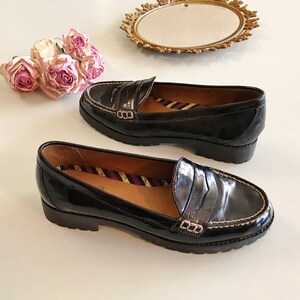 These vintage SPERRY TOP-SiDER PENNY LOAFERS are in GREAT condition 'cause they've never been worn.  Good looking black patent leather with white stitching and lug rubber sole.  Size 7.5. Don't forget to put a penny in the slot!