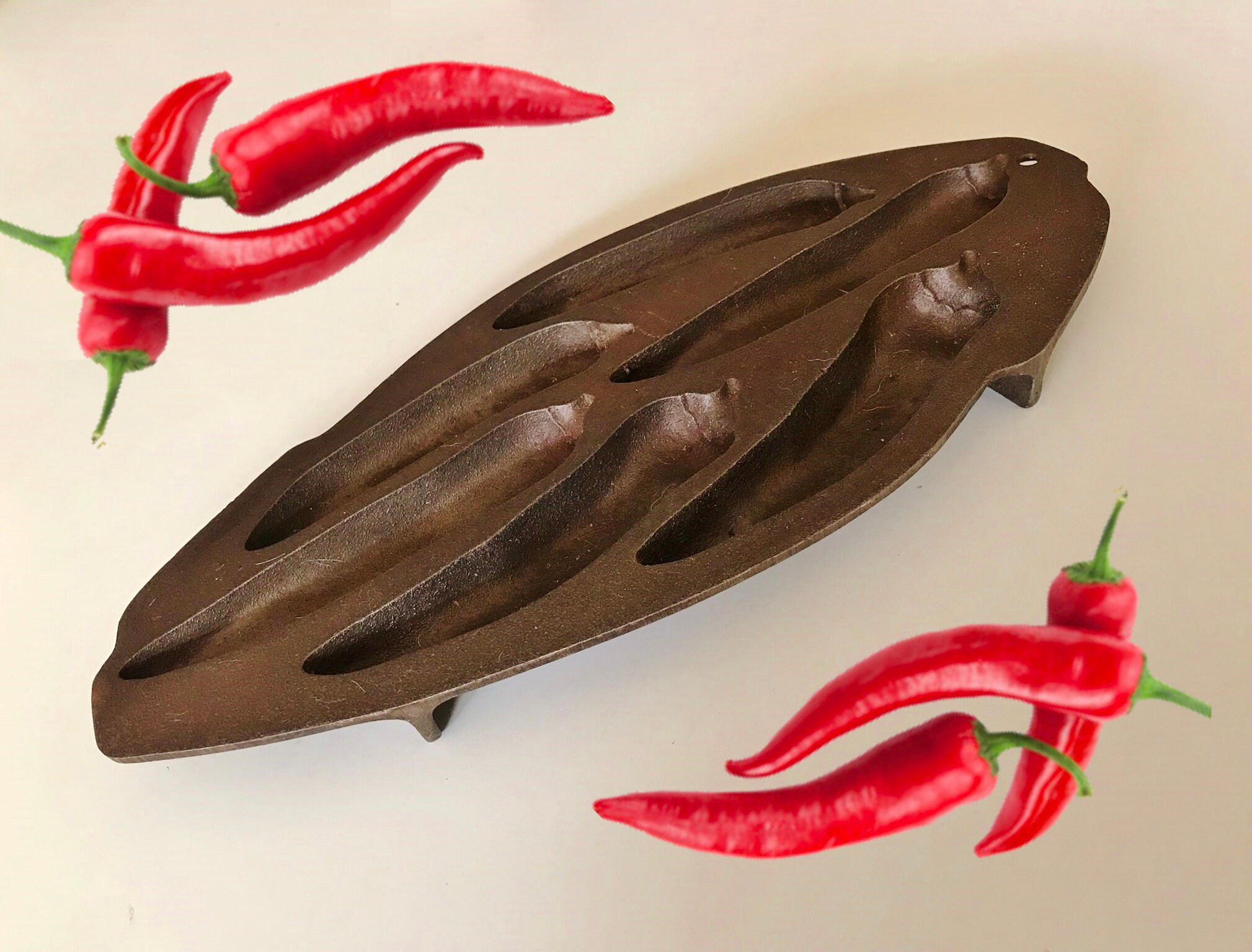 75.00 LODGE CHILI PePPER PAN ViNTaGE CaSt IroN CorNBreAD Etsy