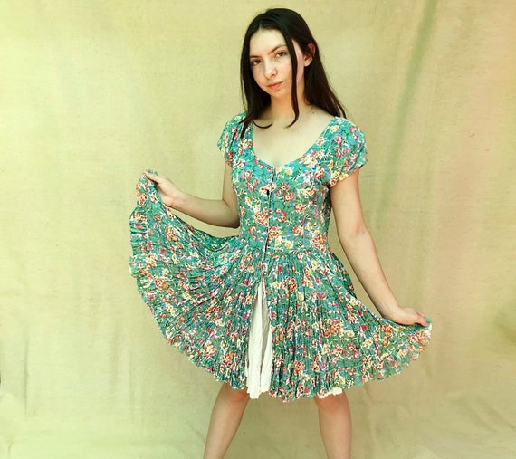GReeN FLORAL PeTTicoaT DreSS by STAR of INDIA, CoTTon Print, Short Tiered ruFFLed Skirt, VinTage Western BrooMSTicK Skirt, Size SmaLL, 1990s