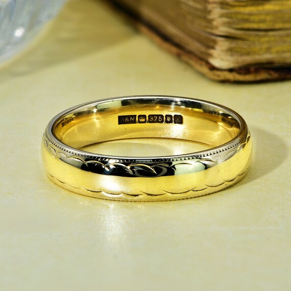 The Vintage 1997 Lined 9ct Gold Wedding Ring - Gem