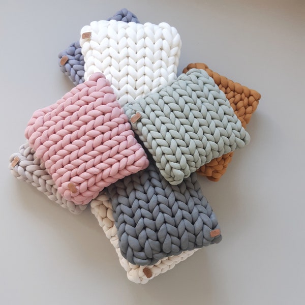 Coussin en tricot épais | Fait à la main | en coton chunky en plusieurs couleurs