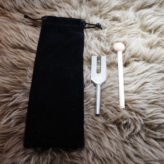 4096Hz音叉：マレットとバッグを使ったサウンドヒーリングセラピー