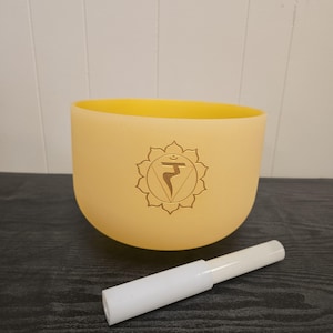 440 Hz 10 inch E-note geel met logo Perfect Pitch kristallen klankschaal met licht, zachte tas, kristallen hamer en O-ring.