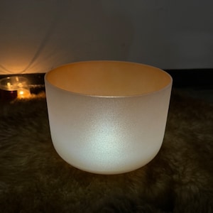 432Hz 10inch D note Perfect Pitch Crystal Singing Bowl with light, soft bag, bamboo mallet and O-ring.