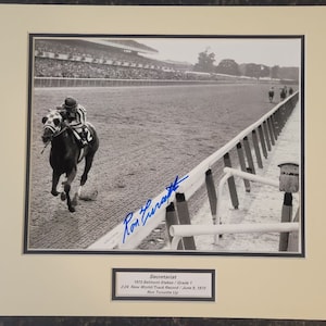 "Secretariat Belmont Stakes 8x10 "Look Back" Foto signiert Ron Turcotte Matted."