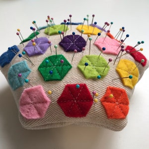 Poduszka na szpilki z sześciokąta – wzór do szycia w formacie PDF – projekt dla początkujących – wersja cyfrowa do pobrania