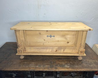 Holzbank,Gartenbank,Ofenbank,Hocker,Garten,Eingang,Flur,Valentinstag,Geburtstag,Weihnachtsgeschenk,Ostern,Truhenbank,