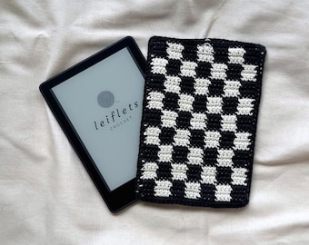黒と白のチェック柄クロシェ編みのKindle/eReaderカバー