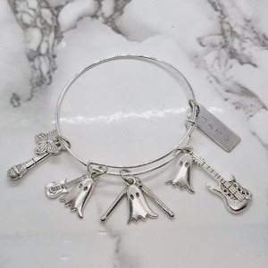 Julie y el brazalete fantasma - JATP - Serie de Netflix protagonizada por Julie, Luke, Reggie y Alex