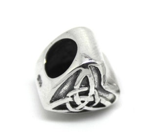 Celtic Heart bead charm with Trinity Knot / Triquetra. Solid 925 sterling silver. For European style bracelets