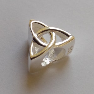 Celtic Trinity Knot / Triquetra bead charm. Solid 925 sterling silver. For European style bracelets