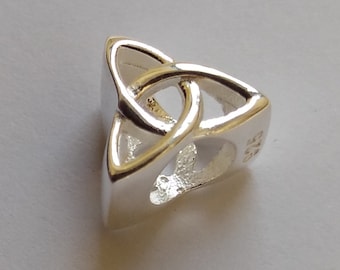 Celtic Trinity Knot / Triquetra bead charm. Solid 925 sterling silver. For European style bracelets