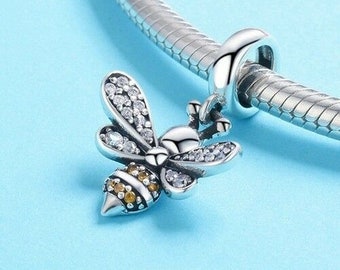 Queen Bee. Dangle bead charm / Pendant. Solid 925 sterling silver with cubic zirconia. For European style bracelets