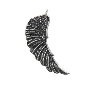 Engelflügel mit Federn. Anhänger. Massives 925er Sterlingsilber. Leder Halskette Kette wählbar. 3.5g / 33mm