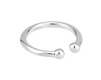 Ear cuff or ring / Earcuff / Huggie. Solid sterling silver / 925 silver. 12 mm. Plain round section.