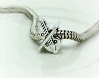 Cello / Violoncello / Musical instrument bead charm. Solid 925 sterling silver. For European style bracelets
