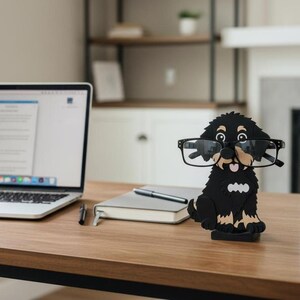 Berenedoodle Eyeglass holder on Desk