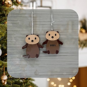 Personalized Otter Christmas Ornament: 2025 Keepsake Decoration