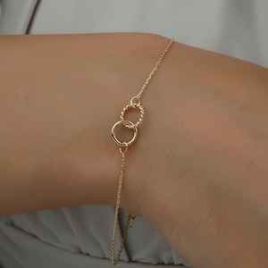 14K Solid Gold Interlocking Circles Bracelet, Dainty Linked Rings, Minimal Jewelry