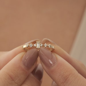 14k Gold Baguette Diamond Ring: Minimalist Wedding Jewelry