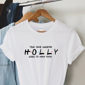 Koszulka „The One Where Holly goes to New York”, spersonalizowany prezent, wakacyjna koszulka w stylu „Friends”