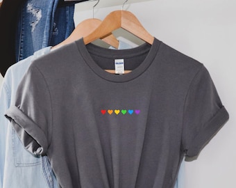 Camiseta Corazón Arcoíris, Camiseta Orgullo con Bolsillo, Regalo Perfecto, Camiseta LGBT, Camiseta Corazón Arcoíris Orgullo, Camiseta Orgullo