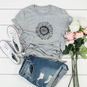 Sunflower T-Shirt, Botanical Shirt, Gift For Women, Flower T-Shirt, Birthday Present, Christmas Gift, Stocking Filler, Tumblr Women, Cute