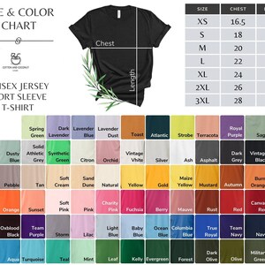 Puede incluir: Tabla de tallas y colores para una camiseta unisex de manga corta. La tabla muestra las medidas de pecho y largo en pulgadas para las tallas XS a 3XL. La tabla tambi&eacute;n incluye una paleta de colores con 60 colores diferentes.