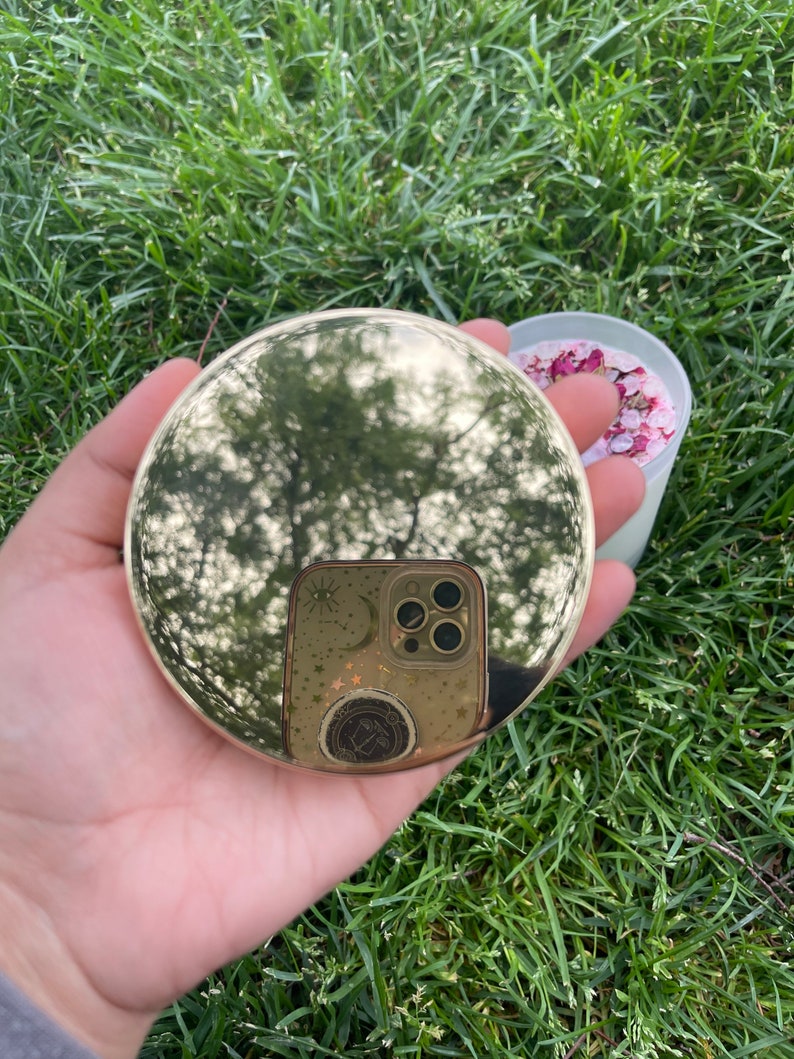 Our new gold lids are now available. Please add on notes if you would like a bamboo or gold lid with your candle.