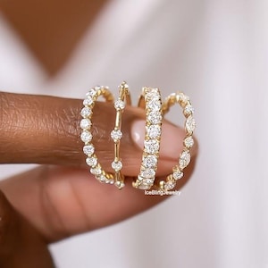 Anillo con engaste pavé distante, anillo de diamantes simulados de eternidad completa, anillo alternativo de diamantes de talla redonda y marquesa, anillo a juego de oro amarillo de 14k