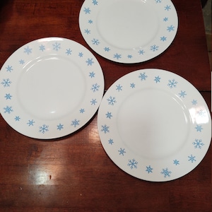 Corelle Snowflake 10 1/4&#39; Dinner Plates