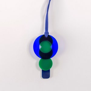 Colgante geométrico azul para mujer, Collar moderno con colgante acrílico cortado a láser, Joyas modernas minimalistas para el día a día