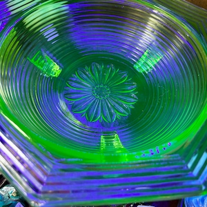 Vintage Uranium/Vaseline Octagon Ribbed 10” Bowl